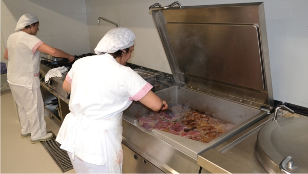 Concluyeron las obras de reciclado de la cocina interna del Sanatorio Americano donde trabajan 20 funcionarios y preparan más de 600 platos por día